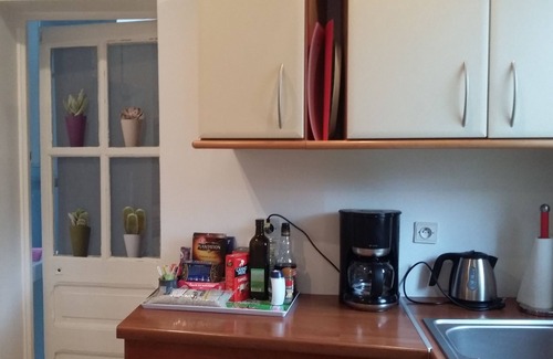 Houilles House | quiet house with terrace and private parking. short stays of 3 days accepted