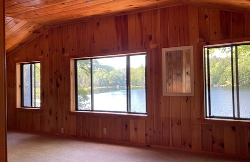 East Corinth Cabin | Quiet lakeside getaway in Central Maine - 5 minutes from town!