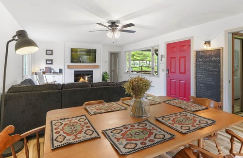 Newland Cottage | Quiet Linville Land Harbor Home Minutes from Grandfather Mtn and Blue Ridge Pkwy