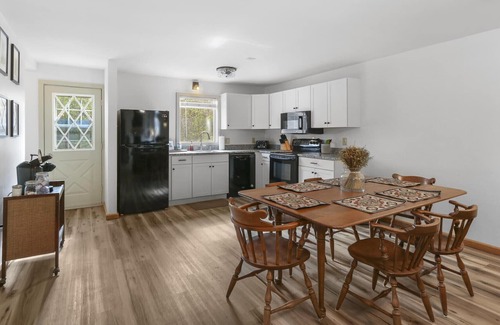 Newland Cottage | Quiet Linville Land Harbor Home Minutes from Grandfather Mtn and Blue Ridge Pkwy