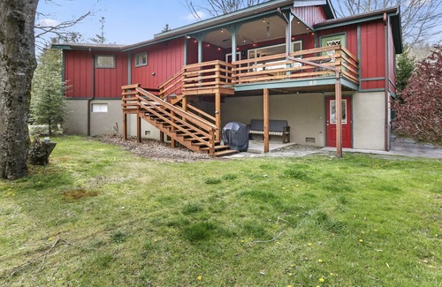 Newland Cottage | Quiet Linville Land Harbor Home Minutes from Grandfather Mtn and Blue Ridge Pkwy