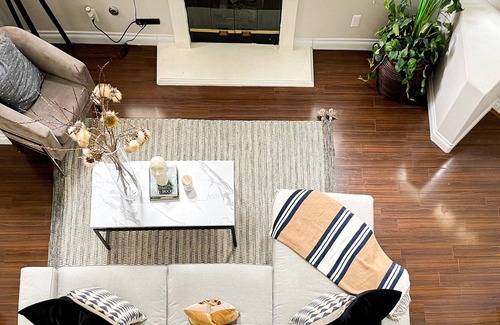 Santa Ana Heights House | Quiet Modern Home by Meadows Park