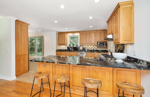Saint Simons Heights House | Quiet Neighborhood Family Retreat | Marsh Views | Access to Community Pool