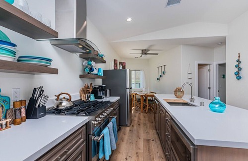 Vista House | Quiet neighborhood close to local wineries, breweries, wedding/event venues.