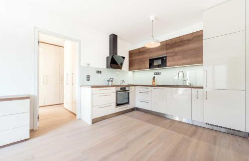 Andel Apartment | Quiet & new apartment near city center with garage