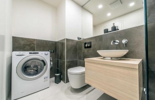 Andel Apartment | Quiet & new apartment near city center with garage