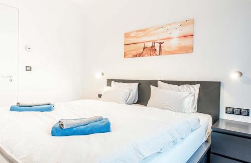 Andel Apartment | Quiet & new apartment near city center with garage