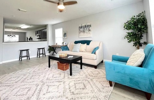 Pearland House | Quiet Newly Renovated Home