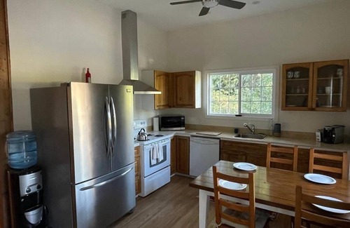 Regional District of Nanaimo Cabin | Quiet north nanaimo cabin steps to all amenities