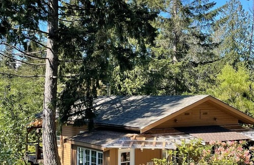 Regional District of Nanaimo Cabin | Quiet north nanaimo cabin steps to all amenities