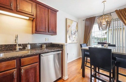 University Heights Condo | Quiet North Park Luxury Condo w/Free Parking & A/C
