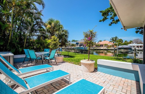 Saint Armands Key House | Quiet peaceful home on the canal with a dock; 2 minute walk to St Armands Circle