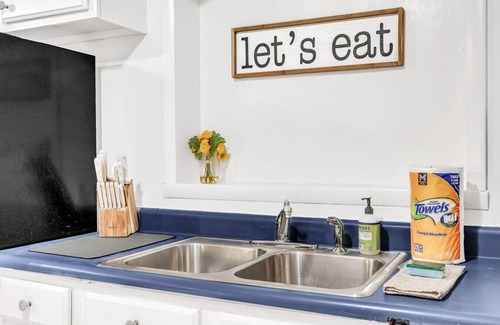 Franklin House | Quiet Pet-Friendly Spot Near It All!