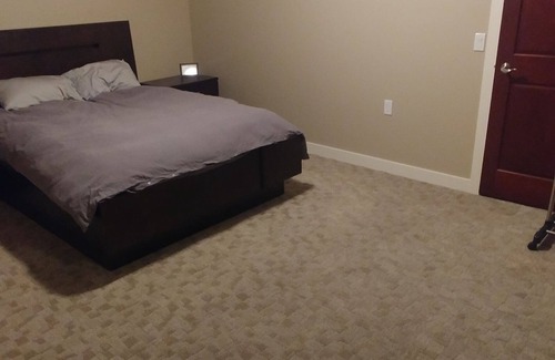 Rosenort House | Quiet place for the working man to rest. Starlink wifi, private rooms.