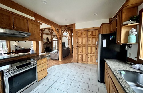 East Stroudsburg Ski Chalet | Quiet Poconos Chalet, Sleeps up to 12, Close to Skiing, Hiking, Wineries & More.