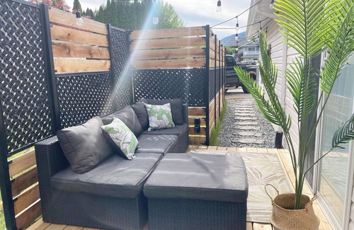 West Kelowna Estates House | Quiet, private suite with parking, steps away from the West Kelowna Wine Trailsn