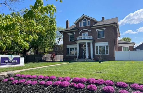 Mapleton/Fall Creek House | Quiet Purple Peace Retreat Close to Downtown Indy-Women Only/Safe and Secure
