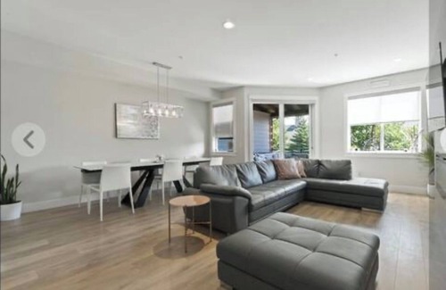 Central Okanagan House | Quiet relaxing luxury townhome in lake country