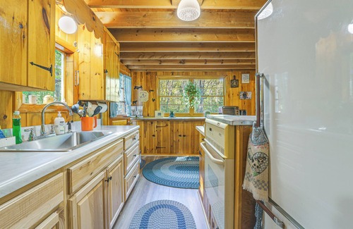 Raymond Cottage | Quiet & Remote Cottage on Panther Pond!