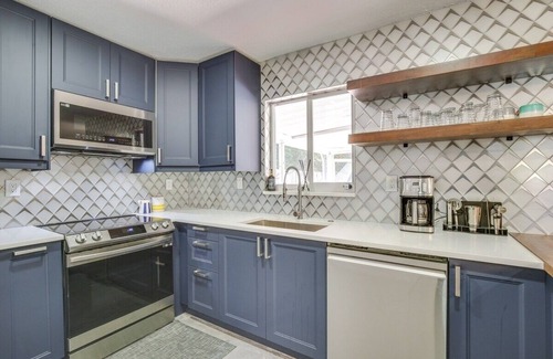 South Corals House | Quiet Retreat with Backyard Patio Near Downtown
