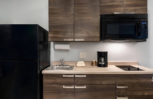 Dahlgren Hotel | Quiet Room with Full Kitchen and Outdoor Grill Perfect for Long-Term Guests