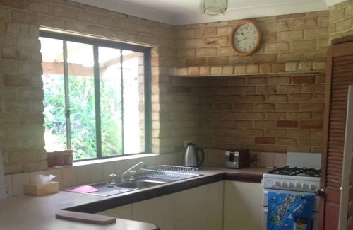 Ocean Beach House | Quiet, secluded 3 bedroom cottage near Ocean Beach