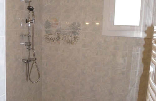 Surgeres Cottage | Quiet, single-storey gîte for 4 people