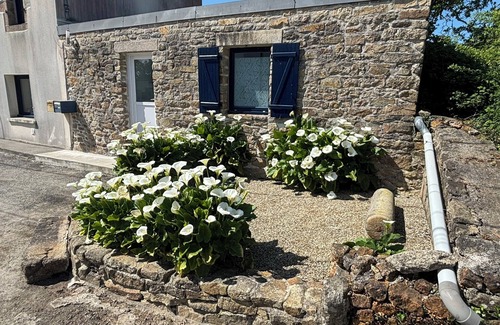 Guilers Apartment | Quiet, single-storey Ty an Avel studio, 15 minutes from beaches and Brest center