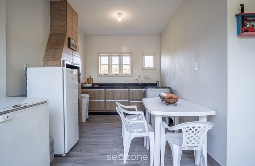Praia do Rosa Apartment | Quiet Site 2.7 km From the Beach of Rosa Stg2085