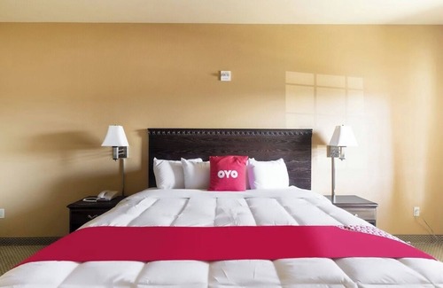 Valley View Hotel | Quiet & Spacious King-Bed Room Ideal for Rest Near Dallas Cowboys Stadium – 22 M