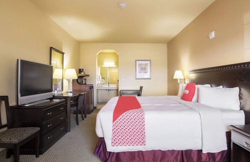Valley View Hotel | Quiet & Spacious King-Bed Room Ideal for Rest Near Dallas Cowboys Stadium – 22 M