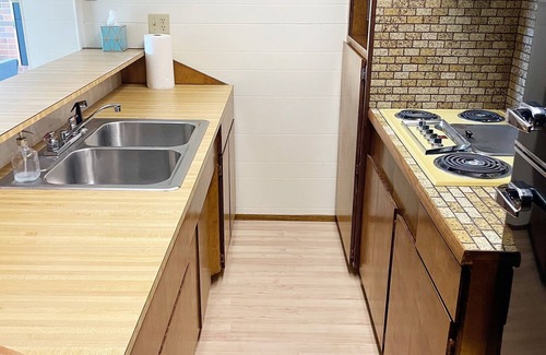 Highland Park House | Quiet & Spacious Mid-Century Modern Retreat in West Seattle. Pet friendly!