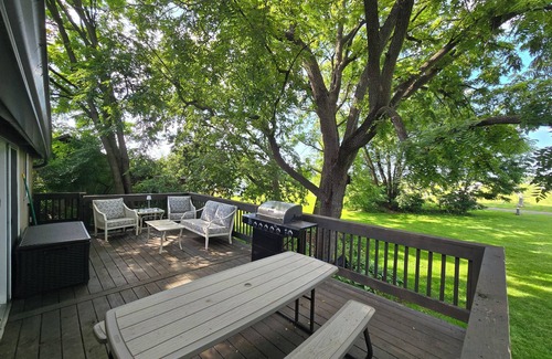 Salunga Apartment | Quiet studio apt w large deck. 15 min to Lanc city, >10 to Spooky Nook Sports
