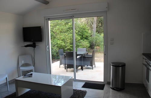 Velaux Apartment | Quiet T2 with swimming pool