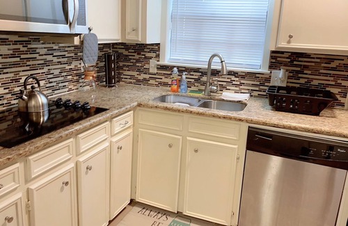 Fondren House | Quiet Townhome within distance of Bars, Hospitals, football Stadium