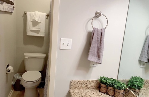 Fondren House | Quiet Townhome within distance of Bars, Hospitals, football Stadium