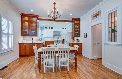 Ellijay House | Quiet upscale Bungalow 1 block to downtown square, restaurants, cafes, & shops.