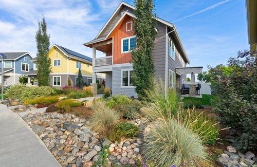 Fort Collins House | Quiet Urban Community – Designer Home W/Hot Tub!