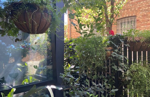 Coburg Apartment | Quiet Urban Oasis. Central to both City and Parkland. Easy Ground floor access