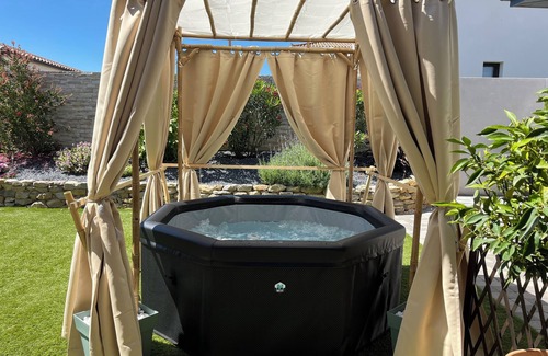 Montblanc Villa | Quiet villa with spa, very well located for visiting the region, beach 20 min away.