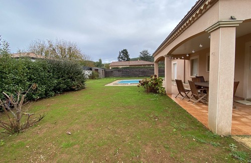 Prayssac Villa | Quiet villa with swimming pool, Lot valley, Cahors, Rocamadour, Sarlat.