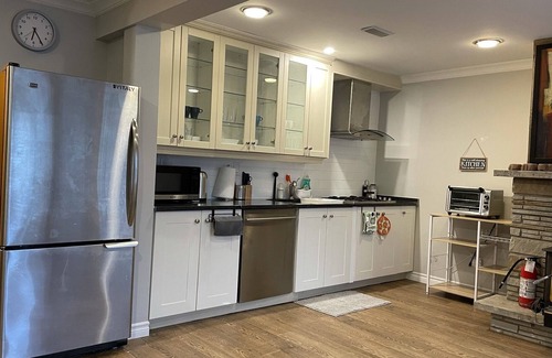Lakeview House | Quiet, warm and beautiful place in Mississauga for your stay