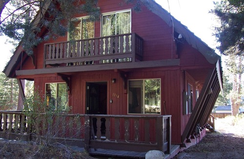 Tahoe Paradise Ski Chalet | Quiet Well Kept South Lake Tahoe Family Vacation Home Rental