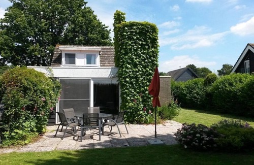 Bruinisse House | Quietly located holiday home in Zeeland
