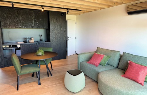 Bohon House | Quietly located lodge for 2 with a shared pool