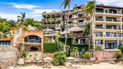 South Shore Hotel Area Bed & Breakfast | Quinta Maria Cortez Beach Hotel