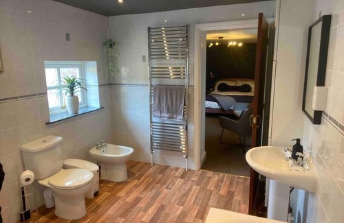Rudston House | Quirky 3 bed holiday home with Wood-fired Hot-tub