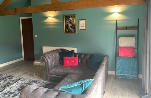 Rudston House | Quirky 3 bed holiday home with Wood-fired Hot-tub