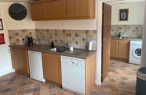Rudston House | Quirky 3 bed holiday home with Wood-fired Hot-tub