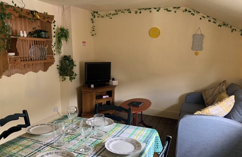 Leominster Apartment | Quirky Apartment Above a Working Cafe in Historical Market Town
